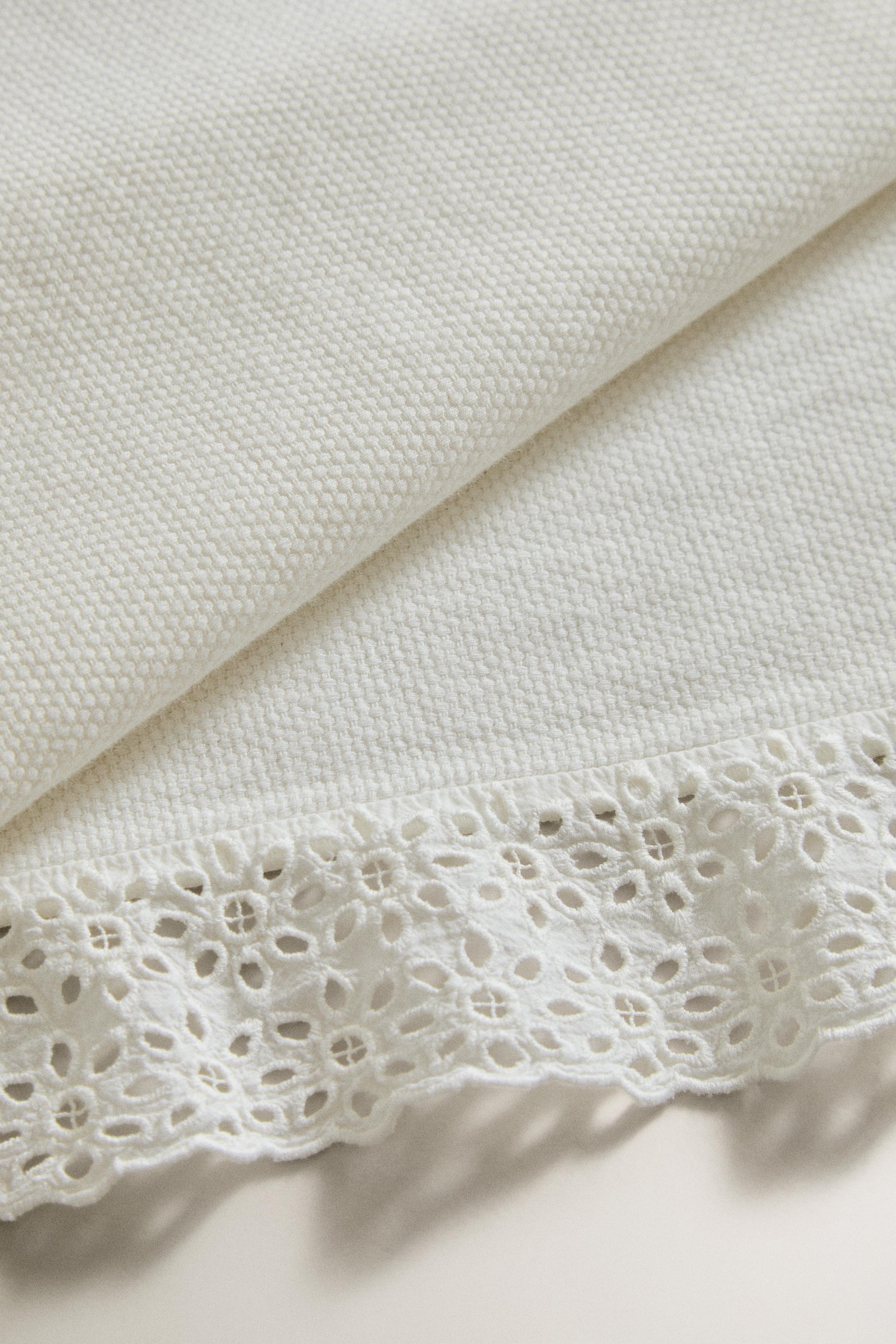 COTTON BEDSPREAD WITH EMBROIDERED RUFFLE